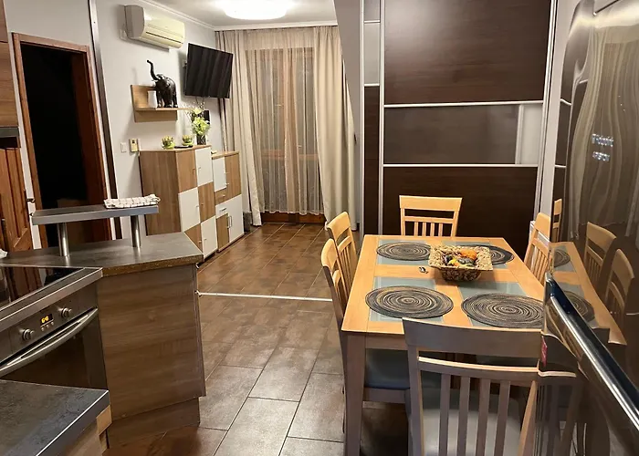 Brookforest Family Apartman